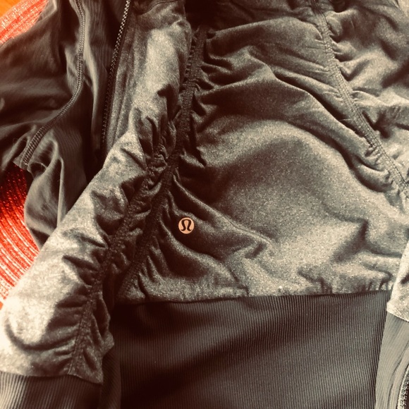 Lululemon - Picture 5 of 7